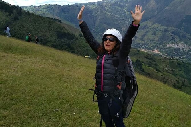 Tour Paragliding - Views over Medellín without a long day trip