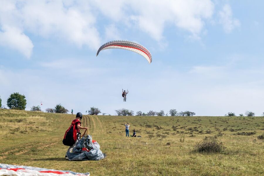 Transylvania Targu-Mures: Paraglider pilot for a day - Your first lesson on a Transylvanian hill