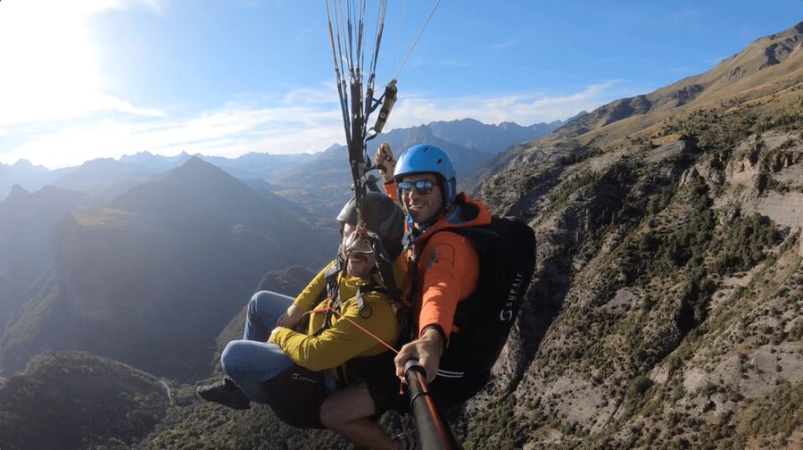 Zaragoza: Aragonese Paragliding Experience - Equipment, safety, and what to wear